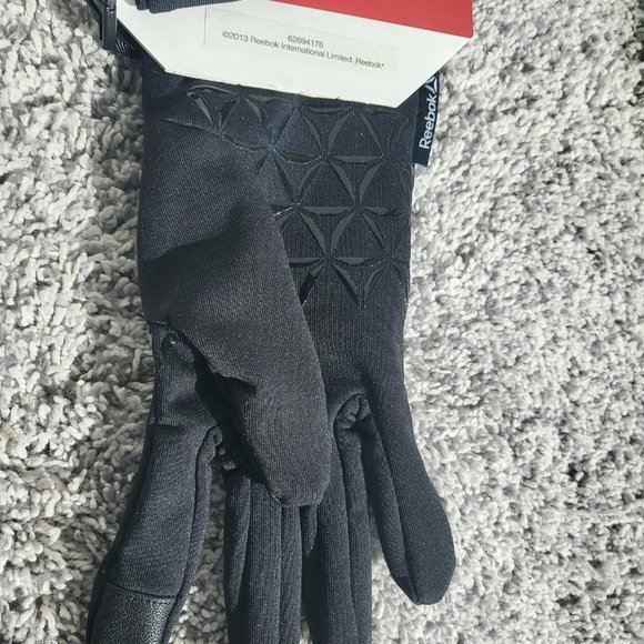 Reebock Logo winter bundle of 3 - scarf, hat & gloves - Picture 11 of 11